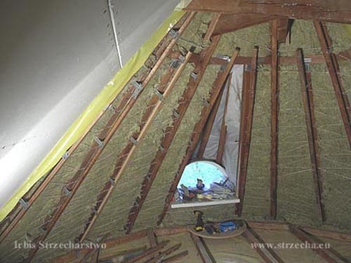 Irbis Thatching Company: Insulation of the roof slope - a wooden frame prepared for under-rafter insulation