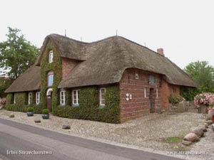 thatched roof on a residential building on the island of Föhr
