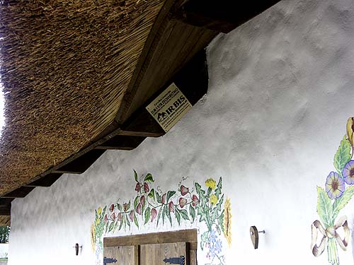 We place the guarantee certificate for fire protection of thatched roofs in a visible place