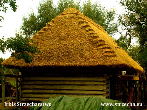 Historic wooden hut - on the monument our method of covering with thatched roofs looked too perfect, that's why the investor ordered the stylization of thatch on the original, the effect of which can be seen in the picture